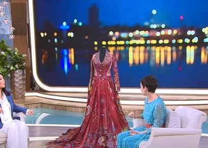 منى الشاذلي وقصة الفستان الأحمر