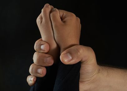 حكم الأم القاسية على أبنائها