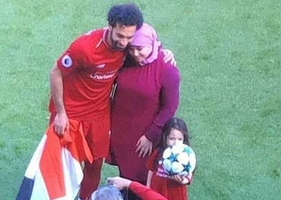 محمد صلاح وزوجته