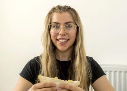 الفتاة