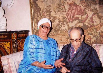 الأديب العالمي نجيب محفوظ وزوجته