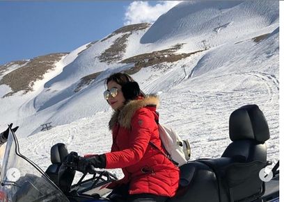 بوسى وسط الثلوج في أحدث جلسة تصوير.. ومتابعيها: