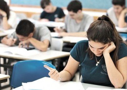 فصل 4 طلاب من مدرسة دولية ونقلهم لتجريبي