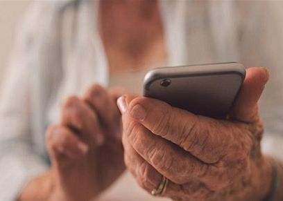 سيدة مسنة تتعرض للسرقة عبر الهاتف