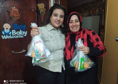 «رانيا» توزع قرص العذراء