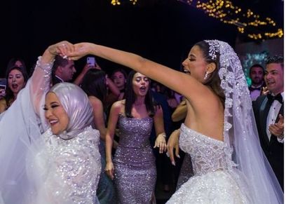 البلوجر دينا داش ووالدتها
