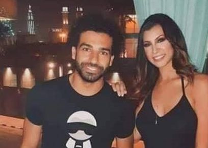 محمد صلاح مع معجبة