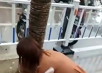 جدة تلقى بحفيدتها في الشارع فور ولادتها