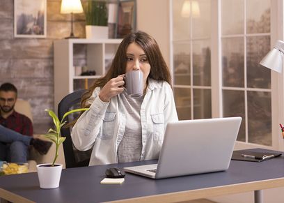 الرجال اكثر انتاجية من النساء اثناء العمل من المنزل