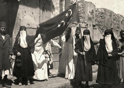 نحو 500 سيدة وفتاة شاركن في أول مظاهرة نسائية في تاريخ مصر الحديث