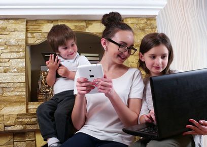 استشاري يحذر من استخدام الألعاب المجانية على التليفون المحمول