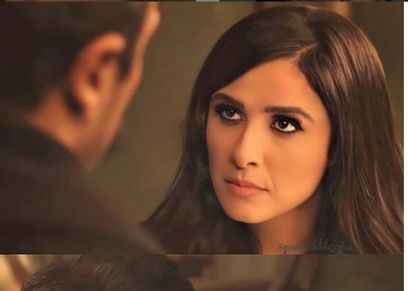 الفنانة ياسمين عبدالعزيز