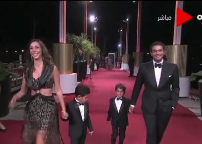 آسر ياسين يصطحب أطفاله إلى مهرجان الجونة