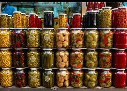 ماذا يحدث لجسمك عند الإفطار على المخللات