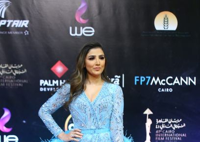 الفنانة مي عمر