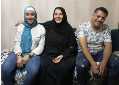 الضحية ووالدتها وخطيبها