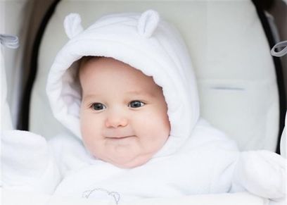 خطأ عند وضع طفلك في الفراش يمكن أن يسبب له الموت.. احذريه