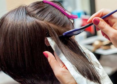 استخدام صبغات الشعر بشكل متكرر يزيد خطر الإصابة بسرطان الثدي