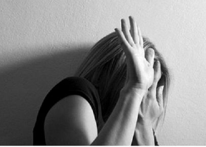 تشوهات في الوجه والرأس.. عقاب شاب لخطيبته حملت تطبيق