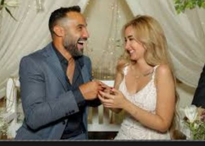 خلال حفل خطوبة هنا الزاهد والفنان أحمد فهمي