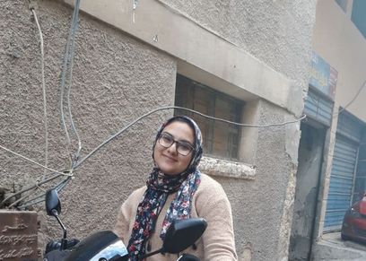 «نور محمد» فتاة تعمل "دليفري" على "اسكوتر"