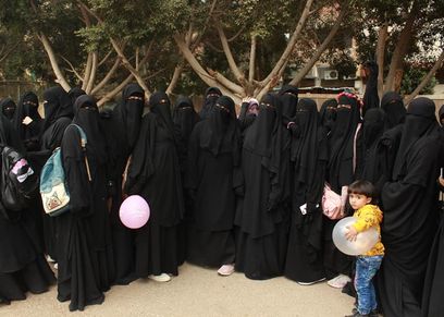 المنتقبات في اليوم الترفيهي