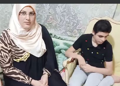 أمينة مع ابنها عبدالهادي