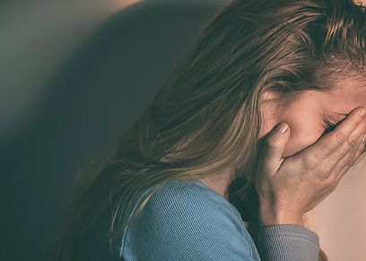 «سمية» تقيم دعوى «خلع»: «حماتي بتضربني بالشبشب وطلباتها غريبة»