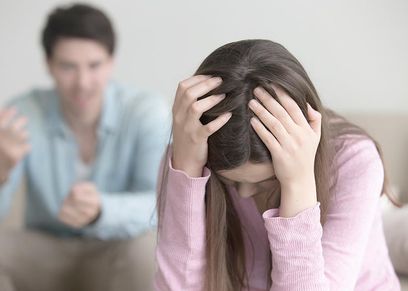 زوجة تكتشف خيانة زوجها ليلة الدخلة