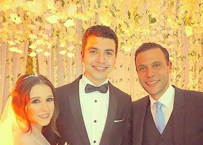 محمد عادل أمام مع العروسان