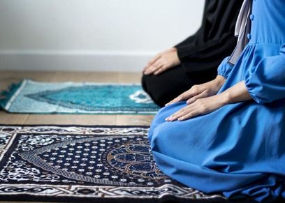 صلاة المرأة بملابس المنزل