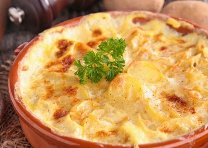 طاجن بطاطس بالبشاميل والجبن