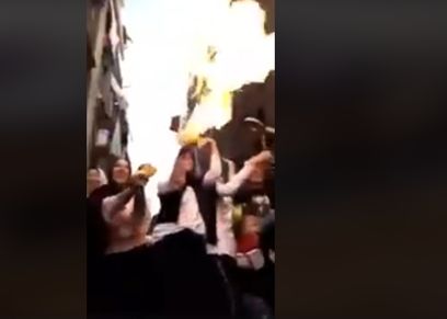 بالفيديو| رقص جنوني لفتيات أعلى سور بلكونة وعلى مسرح شعبي.. ونشطاء: