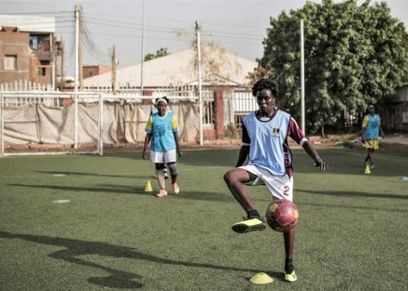اللاعبات السودانيات أثناء التدريب