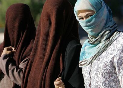 منع النقاب في جامعتي