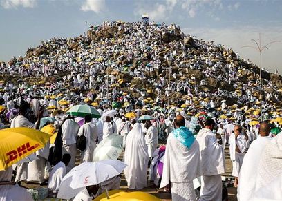 الحجاج فوق جبل عرفة