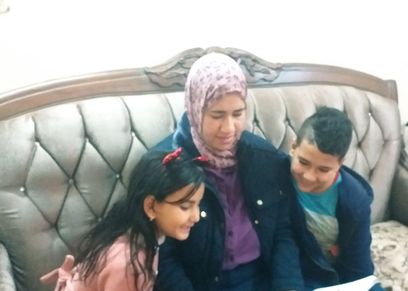 «سماح» مع أطفالها
