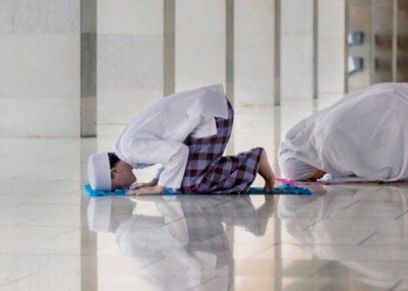 حكم صلاة الجماعة في المنزل