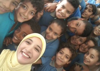 سارة يوسف مع تلاميذها