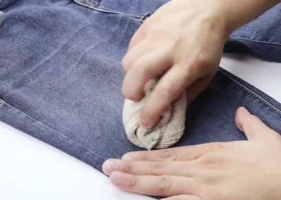 خطوات العناية بالملابس الجينز