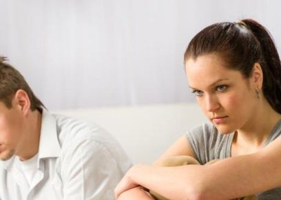 حكم امتناع المرأة عن زوجها ومساومته على ذلك