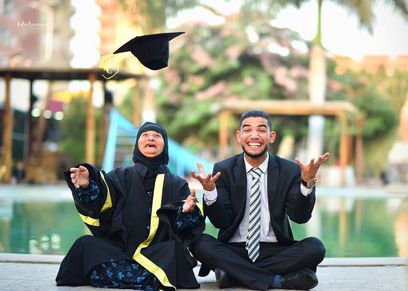 أحمد برفقة والدته
