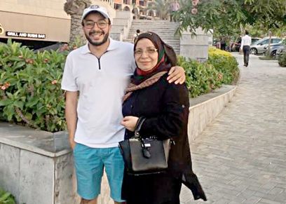 حسام داغر ووالدته