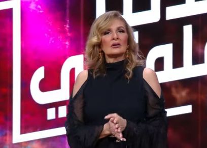 الفنانة يسرا