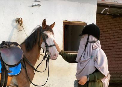 مدربة الخيل رحمة عوض