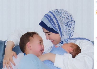 البلوجر مروة حسن وأطفالها