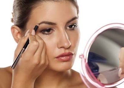 الإفتاء توضح حكم عمليات تجميل رفع الحواجب