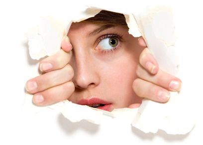 ما حكم تتبع عورات الناس، والتوبة من ذلك؟