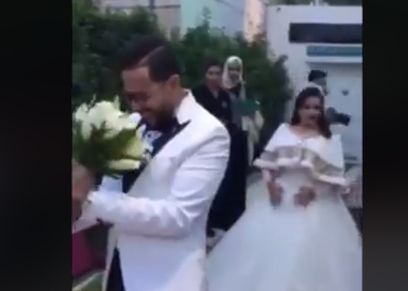 زوج يشاهد زوجته لأول مرة في الفرح