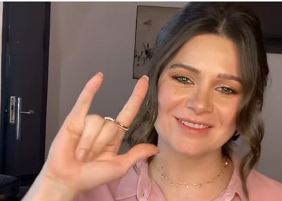 الفنانة يسرا اللوزي